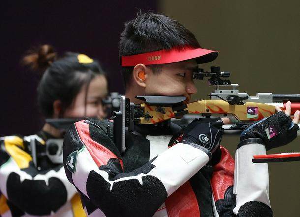 云开官网-顶住重压后程发力 杨倩杨皓然力挫美国组合再添金